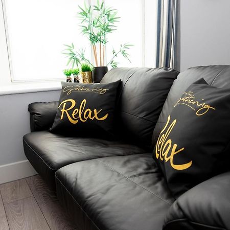 Wrexham Central Stay Apartment Seven Buitenkant foto