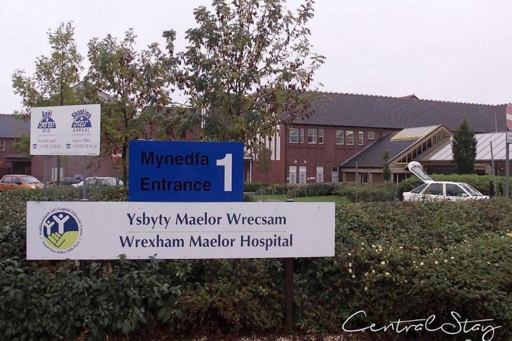 Wrexham Central Stay Apartment Seven Buitenkant foto