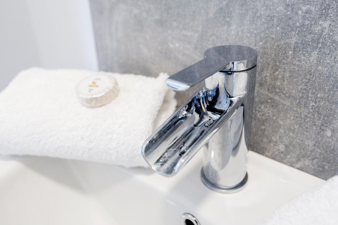 Wrexham Central Stay Apartment Seven Buitenkant foto