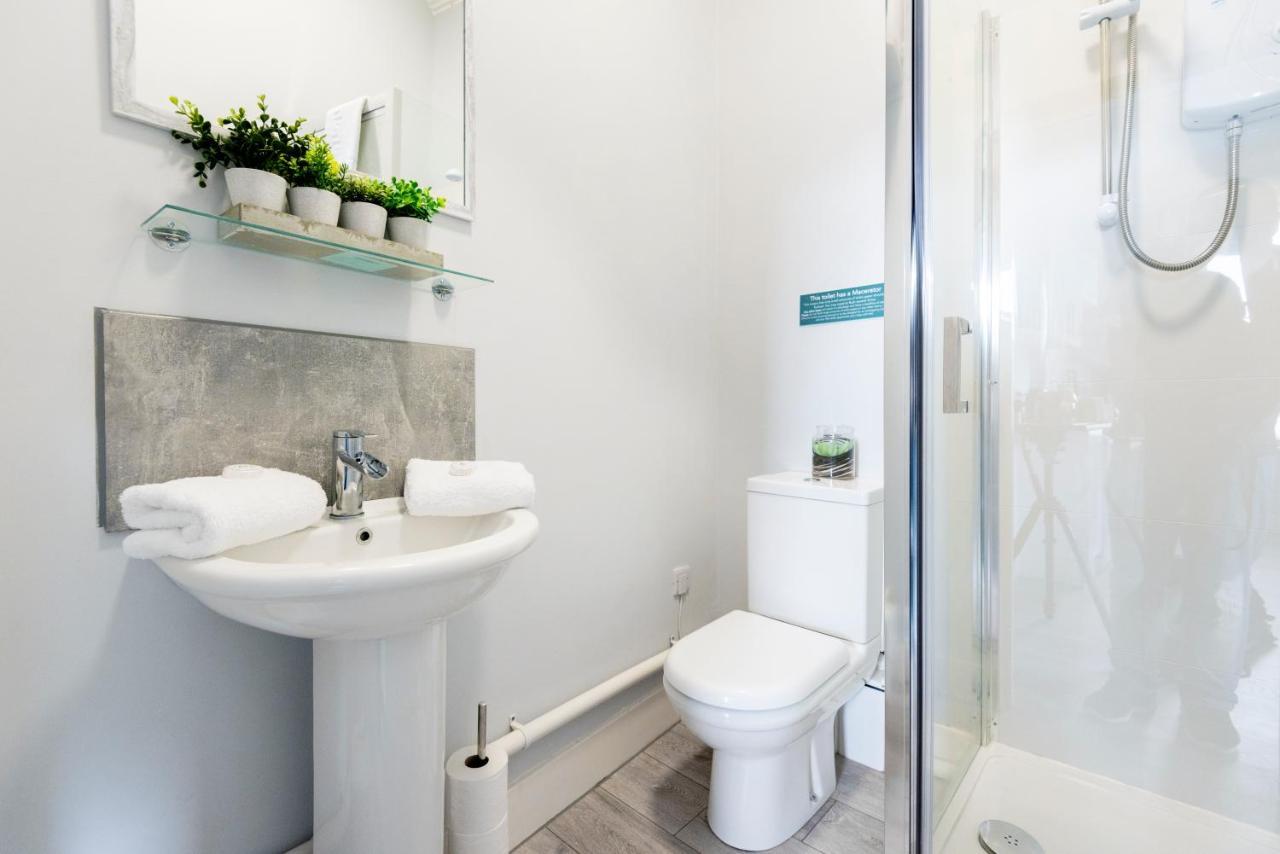 Wrexham Central Stay Apartment Seven Buitenkant foto